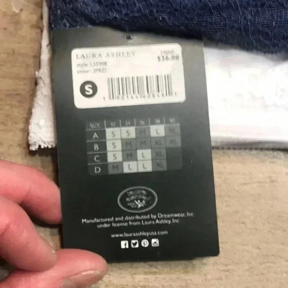 Laura Ashley 2 seamless bandeaus NWT size small - Picture 4 of 5